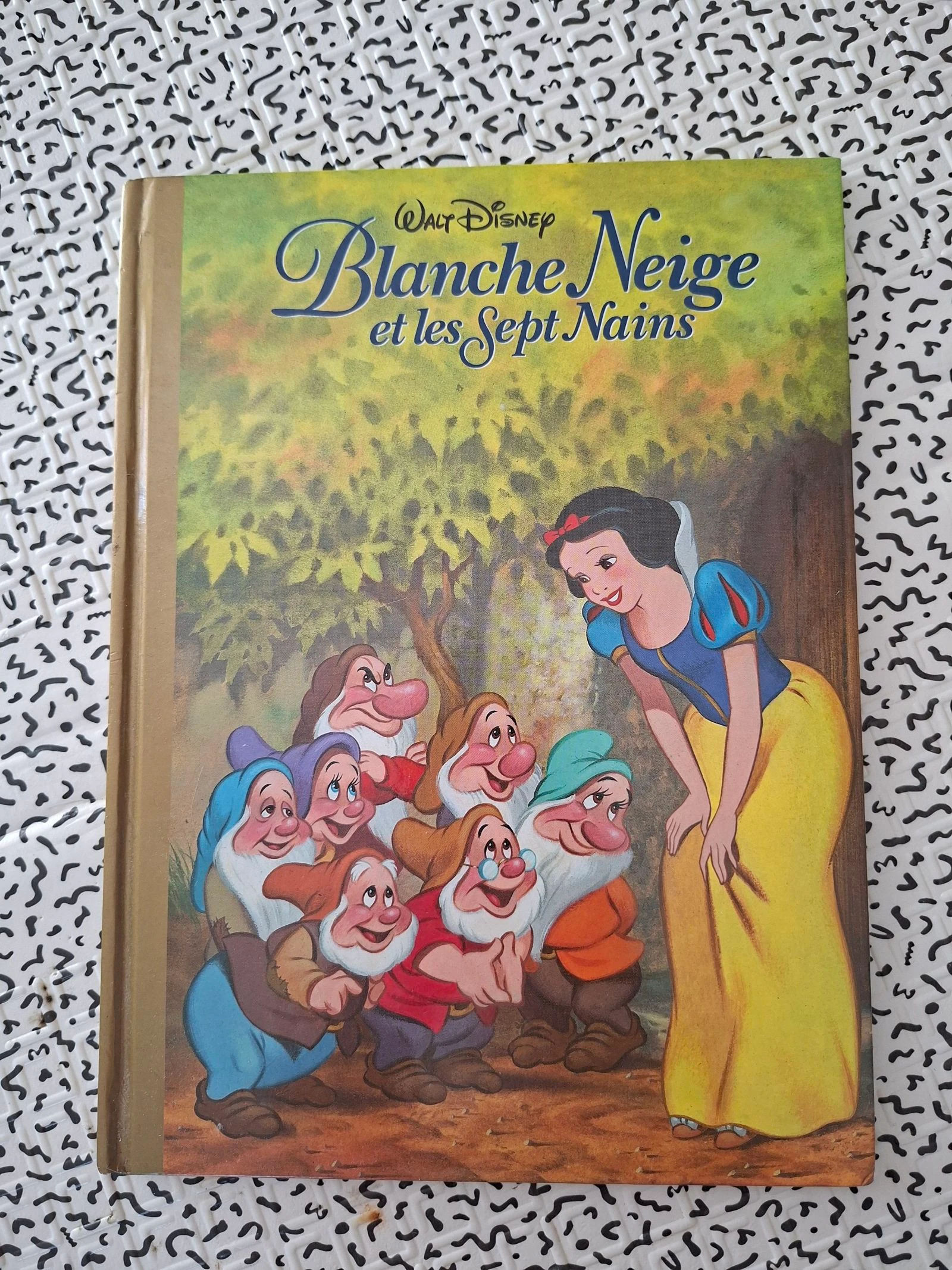Livre Disney Blanche-Neige et les Sept Nains – Grand Livre d'Or Hachette 2006